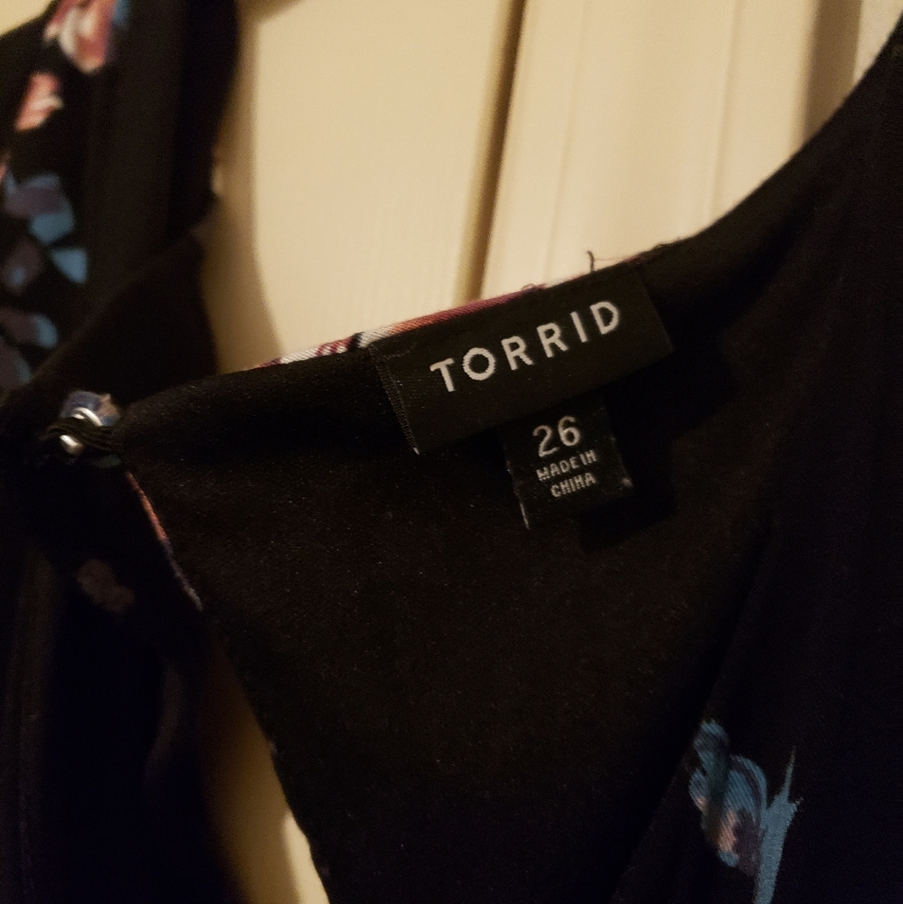 Torrid Hi-Lo Romper, Flutter Sleeve Romper, Black Romper, Floral Romper, Size 26 - Picture 3 of 4